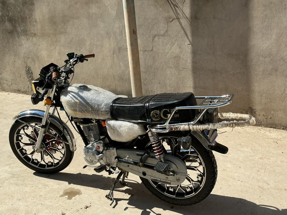 السلام عليكم سيفان موديل 25 مابيه اي نقص مابيه 
أوراق موجوده مكفوله من كلشي مكاني ديالى بعقوبه جسر خرنابات السعر 700 وبيه مجال قليل للشراي ❤️👌


**إذا كنت صاحب هذا الإعلان وتريد حذفه لأي سبب، رجاءا أرسل رسالة إلى الدعم الفني**