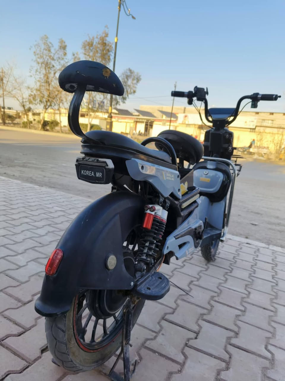 سلام عليكم السعر 300 وبي مجال 
دراجة شحن حجم 20 بطاريات 5   بعئوبه فلكه الامين ‏‪***********
