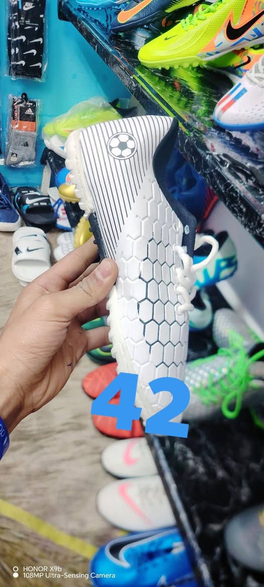 حذاء خياط خارجي كامل💞💥 
نوعيه ممتاز👌 
السعر فقط 10ألف 🔥
آخر 4 قطع سارعو بله حجز 😇
موجود توصيل جميع المحافظات 5000 الف كركوك 3000 فقط 🚕🚚
*********** 📲☎️📞
