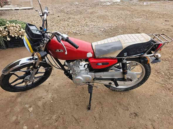 سلام عليكم سونك للبيع موديل 25  دراجه خير من الله  كامله كهربائيات كلها شغاله مكان  الكوت البتار  سعر 450اوبيها مجال ***********
