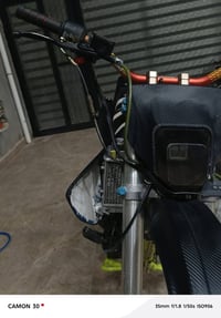 قفاز CRF 250 ياباني للبيع نقصها بريك خلفي فقط سعره اخو البلاش 07809974...