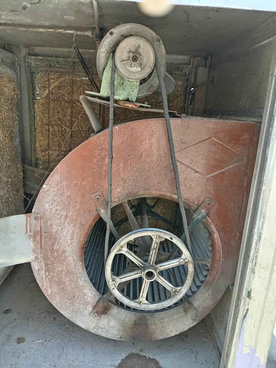مبريد  المنيوم للبيع حجم  4نص عنوان كراج الشمال.سعر خاص ***********  ***********
