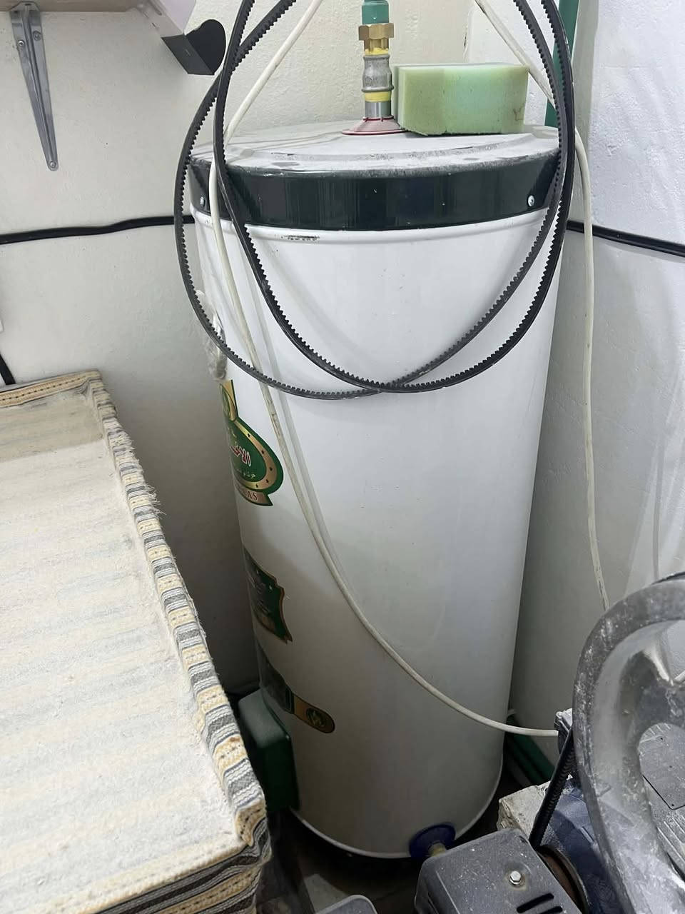 سلام عليكم مخبز البيع المخبز جديد صارله سبوعين يدك الف وبيه صعود المخبز بشارع الكص لشراي يتصل على هاذا الرقم***********
