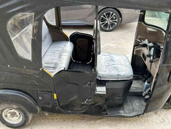 سلام عليكم تكتك للبيع 2022 شهر 3 رقم وسنويه تحويل ثاني يوم تكتك مكينه مفتوحه مره وحده بيها بس ضربه بل ضربه بسيطه بل جاملغ الايسر سعر 9.000000 مليون وبيه مجال قليل عنوان بغداد الدوره ابو دشير الاتصال ***********
