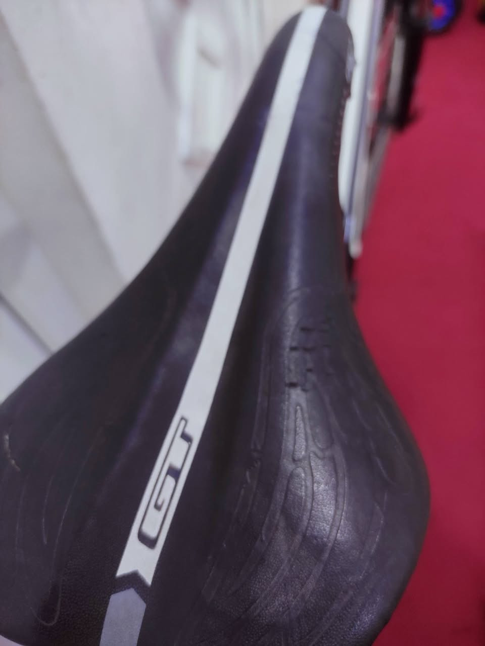 السلام عليكم 

دراجه #جبلي ماركة #GT جي تي العالميه ماركه غنيه عن التعريف

 صنع امريكي اصلي 🇺🇸...لشه مضلع حديث ..فول المنيوم خفيف جدا

حجم 27.5 ..دبل أمامي سلس 100٪... لون مميز سمنتي لامع

سستم شيمانو كامل ...سيت  #SHIMANO كامل سلس وسريع

بدالات السرعه 7X3 سحب دفع #شاشه حديث ....بريكات سستم 

بروماكس بالمكان ....وياله طبقتين اصليه alltera مصممه لتحمل الاوزان الثقيله والطسات 

تايرات كتان اصليه ماركة #KENDA_كيندا احترافية اورجنال

سرج طبي اصلي مختوم شركة ..ستيرن رياضي نفخ المنيوم 

كمبليونات وياله وسرج اصلي ...حتى البايدارات مختومه جي تي

🔴الدراجه قطعه مال حاويه غير مستخدمه داخل العراق.مابيها برغي مبدل على وضع الشركة بلاد..ختم ليبل واحد حتى السرج والمسكات مختوم جي تي..الدراجه بدون اي نقص كامله وجاهزه

المكان موصل الجانب الايسر.....السعر 200 الف (ثابت_قفل)

يوجد توصيل بغداد

***********  رقمي
