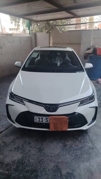 للبيع كورلا 2025 خليجي هايبرد  ماشيه 1800  السياره نضيفه كلين تايتل وم...