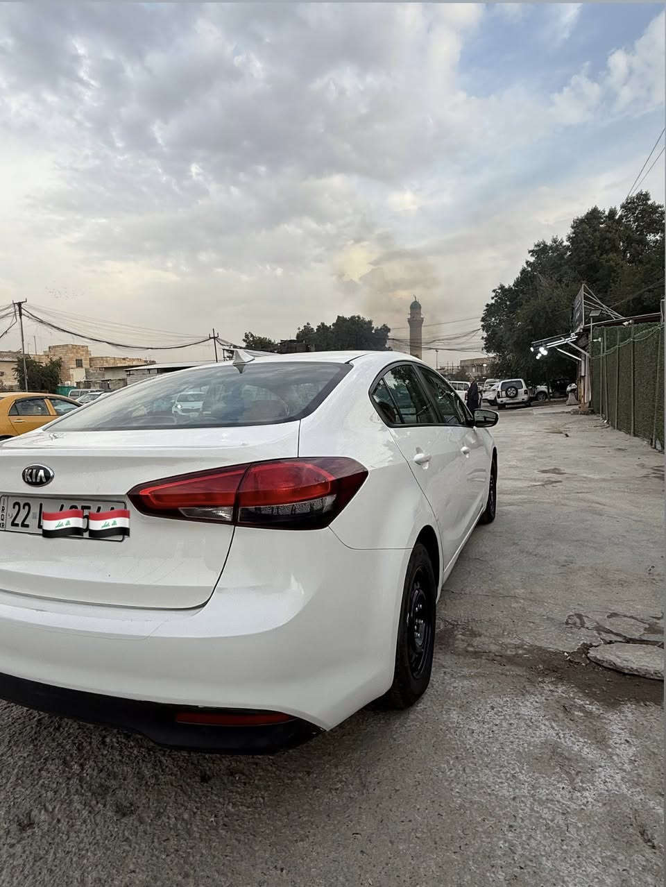 ☑️فورتي ١٧ لون ابيض رقم اربيل 
☑️حادث امريكا جاملغ سائق لالغد ولاشاصي 
☑️بيه هنا طخه بالدوسه ومصبوغه  وبيه شخط بالباب خلفي موضح بالصوره 
☑️السونار قديم قبل سنتين 
☑️كير At — محرك ٢٠٠٠ دوش 
☑️ماشيه ١٥٥ 
السياره احلى من الصور بهواي 
مكاني بغداد السعر ١٢٠ وبيه مجال قليل 
 رقم الهاتف ***********
