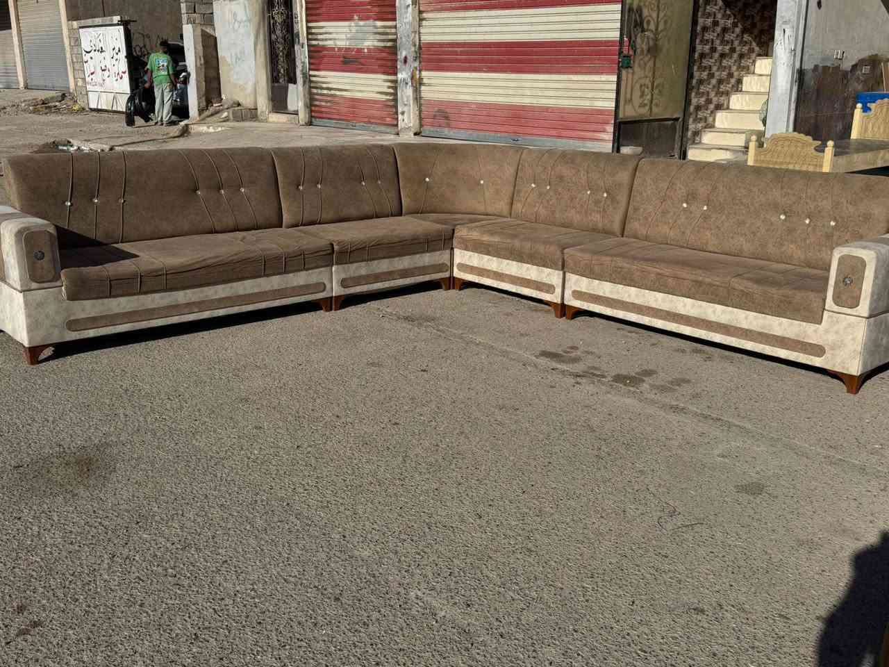*********** تخم +ديوان مستعمل وشي نظيف اي عيب مابي💪 السعر 175 مال قبل العيد تصفيه ع 175 الف فقط العنوان كركوك النصر بداية سايدين مركز شرطه العروبة من طرف جسر 🌉 حصو ورمل معرض ومعمل الامير⭐🤝
