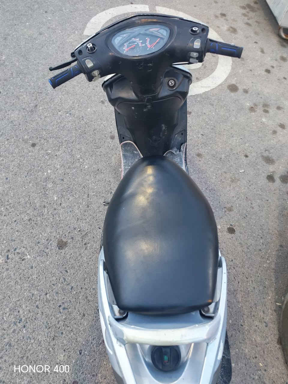 السلام عليكم دراجة ماكس 140 للبيع كلها شغالة مكينة فول خير من الله تحريكة معدل بس سلف ما يشتغل فقط وايرو مكطوع سعرو 300


**إذا كنت صاحب هذا الإعلان وتريد حذفه لأي سبب، رجاءا أرسل رسالة إلى الدعم الفني**