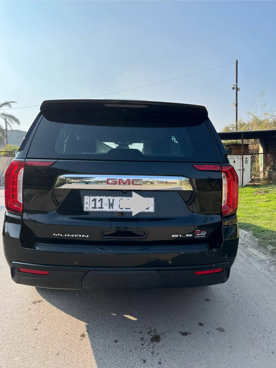 السلام عليكم 
للبيع للبيع 
جمسي يوكن فئه SLE 
موديل 2023 
حجم المحرك 5300 مكفوله كفاله عامه 
استلام شركة وكاله المنصور بسنتها على ايد وحده  
كتلوكاتها بيها
سبير مانازل  
رقم بغداد الدولي 
السيارة مكفوله كفاله عامه حتى الدعاميات مكفولات 
فقط بيها هذا البارد ال مؤشه عليه بالصورة 
السيارة مغلفه بالكامل PPF سعره 35$ ورقه  
#مواصفاتها 
تحكمات ستيرن  
رادارات مع شاشه دجتل دشبول 
كشنات كهرباء 
مودات قيادة( عادي ، سبورت ، طرق وعره ، سحب عربه )
حساسات اماميه وخلفيه 
كامره 
شاشه كبيره مع كافة تحكماتها 
٥ بصمات 
قفل ذكي 
جنطه كهرباء + فتح وغلق
تشغيل عن بعد 
لايت زنون مع حركة الستيرن 
٣ قطع تبريد منفصل امامي عن الخلفي 
الزجاج مغلف بالكامل عازل للحراره
 مكان السيارة بغداد / حي الجامعه
#السعر  470$ ورقه قابل للتفاوض  
للاستفسار الاتصال 
***********
وشكراااااااا بغداد, العراق
