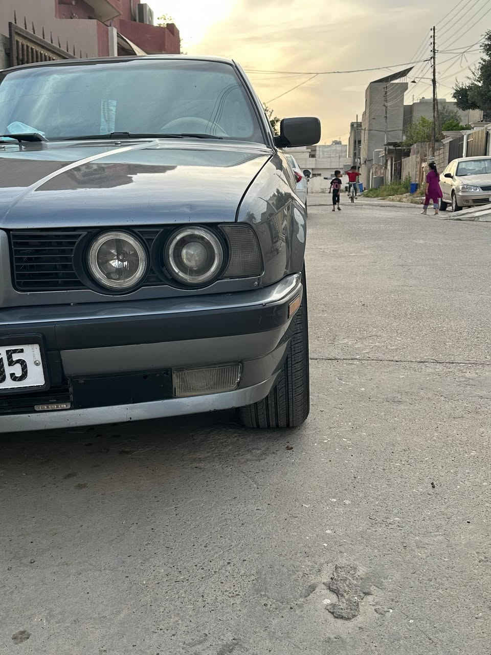 سلام عليكم للبيع بيئم دبليو 535مديل 1991 مكفولة من الضربه والمعجون صبغ بس جماليه رقم أنبار جديد سنوي لحد 2030بسمي تحويل مباشر السياره تخم تاير جديد تخم ويل خليه جديد  صدر جديد أمامي وخلفي  كير محرك مكفول لا تبخير ولا تنقيص كهربائيات كله شغاله وماملعوب بيهن  تبريد ثلج خير من الله سياره متواجدة بكركوك حي العسكري معروضه ب(58)وبيه مجال  ***********
