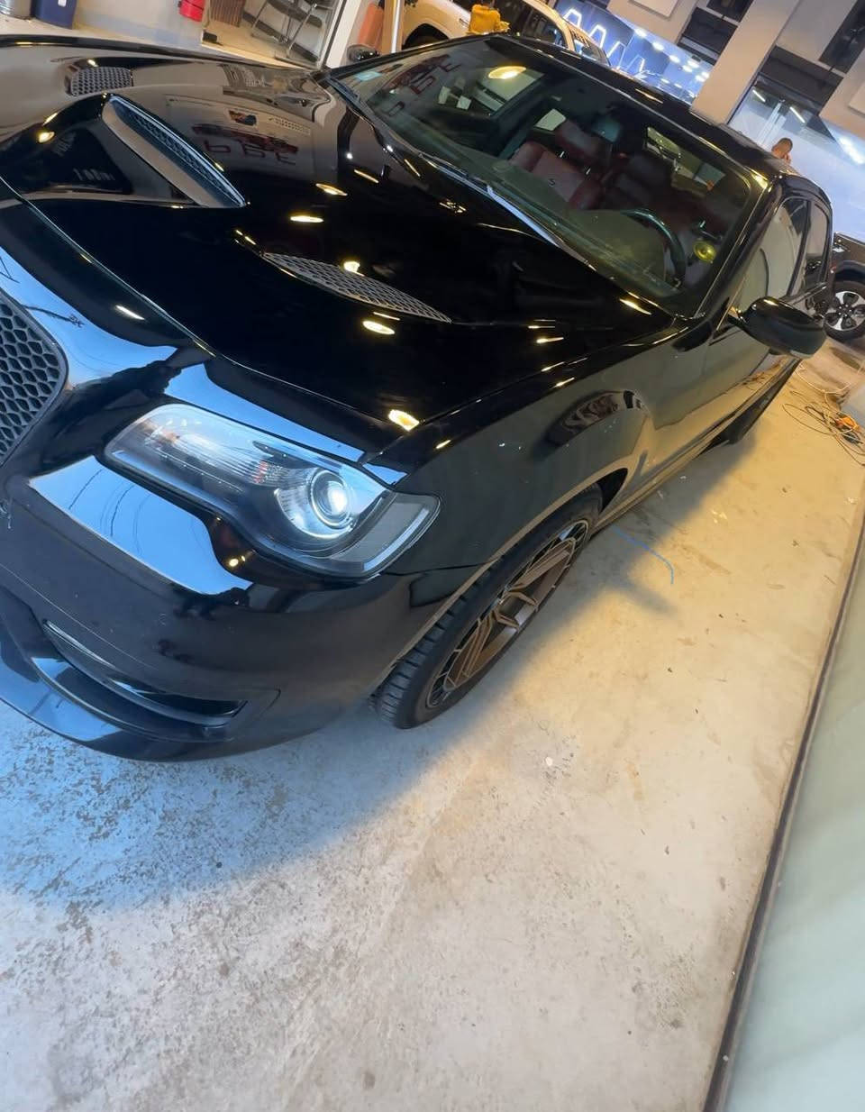 السلام عليكم 

اوباما(كراسلير) 2021
 v8/5700
ماشىيه 41mi 
———
فول مواصفات 
رادر امامي
تحذير تصادم 
قياده ذاتيه مسار
 رادر جانبي 
 حساسات امامي و خلفي 
بردة خلفية
 كشنات  S حضن احمر بلاد 
تدفئة تبريد كشنات امامي
تدفئه كشنات خلفي 
 +ميموري 3وضعيات 
 السيارة بنوراما 
و شادله زوج تايرات قبل اسبوع 
 وباقي مواصفات الفول المعروفه
———
الأضافات
شوته afe 
دركة RPM كاربون فايبر 
ويل تايتن ريسنك امريكي
هدرز امريكن ريسنك 
دبات موبار 
بوابات للأكزوز 
انارة داخلية  متغيره احدث نظام
اويل كاج كان
بنيد srt ٣ فتحات + بنيدها الاصلي موجود سليم100% تاخذه ويه السياره
 دفيوز خلفي +لحيه جانبيه 
——— 
الحادث فقط قبق جنطة مبدل بدون دواخل  

مكانة بغداد
——-هزة وسنوية جديدة
السعر 33 الف 
الشراي يتصل تحياتي الكم ***********
