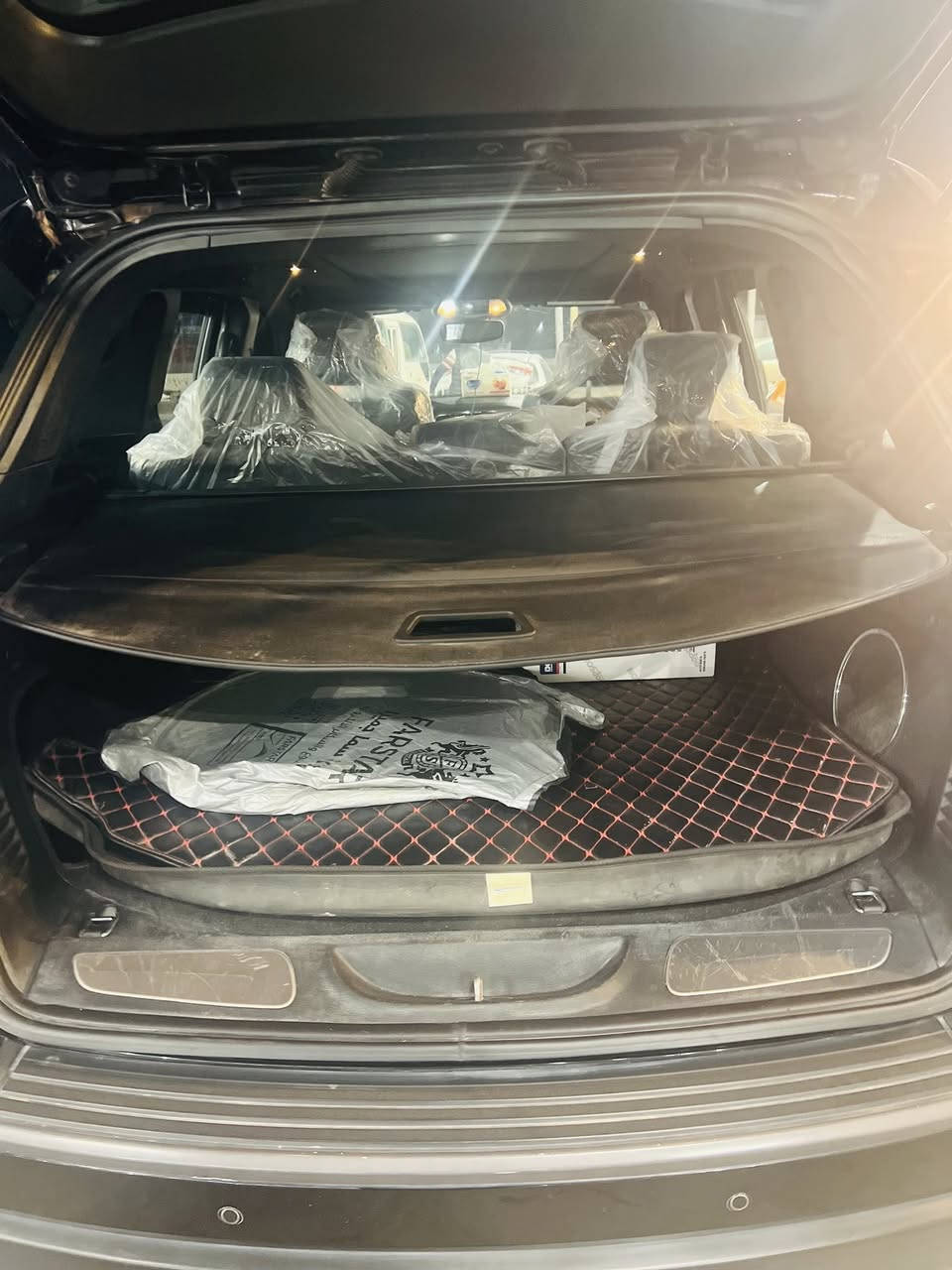 السلام عليكم جيب تراك هوك 2017امريكي حادثها جاملغ خلفي وباب السايق ورا مفتوح 3600.      6سلندر     شاشه كبيره      رقم بغداد.      جكات سبيرها ما نازل لايتات زنون لد سعرها 220وبيها مجال.                           ***********
