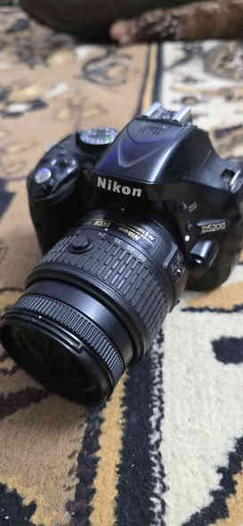 السلام عليكم 
كاميرا نيكون 5200 جاهزه من كلشي ونظيفة 
تصور صور وفيديو طبيعي 
ملحقاته 
عدسة رياضي 70_300
وعدسة 55 
شاحن اصلي 
كلشي شغال بيه تفحص وتاخذه السعر 350وبيه مجال للشراي 
المكان الناصرية الشطرة 
اتصل ع رقمي او خاص بخدمتك ***********
