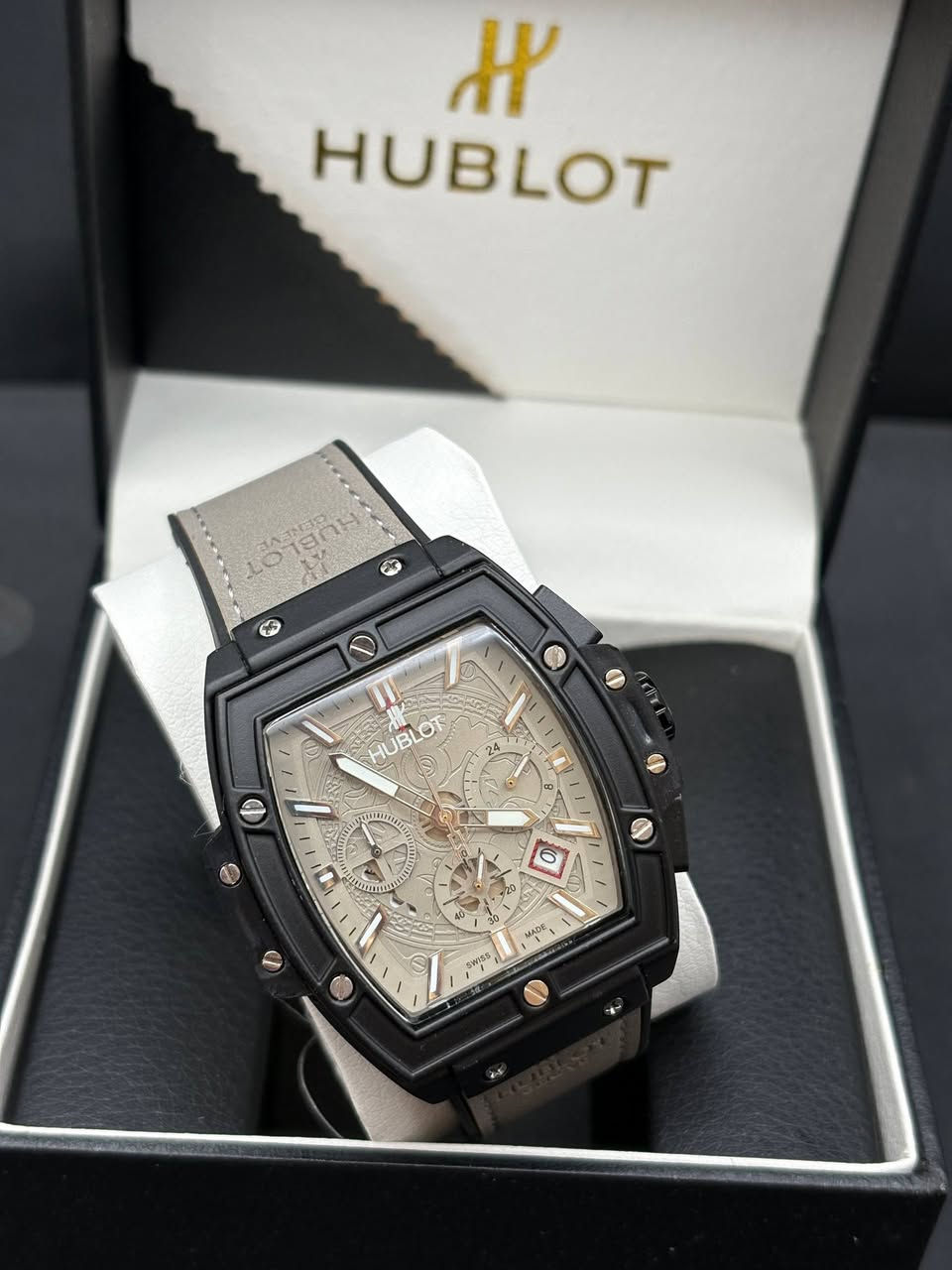 اختار ساعتك… وخلي حضورك يسبق كلامك 🔥
لأن التفاصيل الصغيرة تصنع الفرق الكبير.
اطلبها هسه شمنتضر ؟ 
ماركة HUBLOT الاصلي فقط 
وزن الساعة 144  
قفل فراشة + سير حلقات تصغير وتكبير 
ختم حراري على طول الساعة 
سناتل ثواني وساعات نظام 24h 
ومنفذ شهري


**إذا كنت صاحب هذا الإعلان وتريد حذفه لأي سبب، رجاءا أرسل رسالة إلى الدعم الفني**