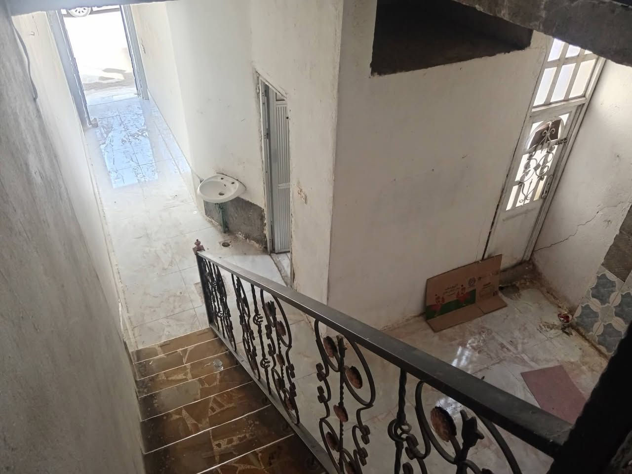 السلام عليكم
#للايجار ٥٠ متر طابقين نظيف استقبال تخاريج مطبخ هذا الطابق الأرضي والطابق الثاني غرفه جبيره وصاله جبيره محجر للدرج موجود
تانكي بي كيزر بي خط مولده بي الارضيه بور سلين جدران سيراميك
ثاني بيت عن الشارع العام
نجف حولي الميلاد قرب وزارة الشباب
الإيجار ٢٠٠
***********
