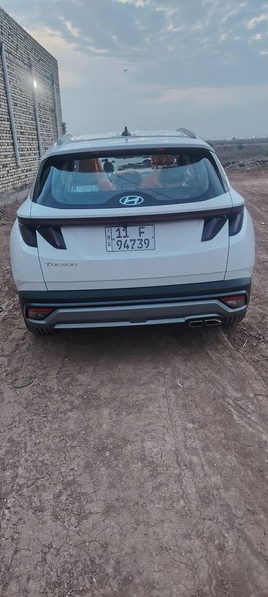 السلام عليكم سياره للبيع موديل 25 توسان مقفوله كفاله عامه رقم بغداد ماشيه 1700 (***********
