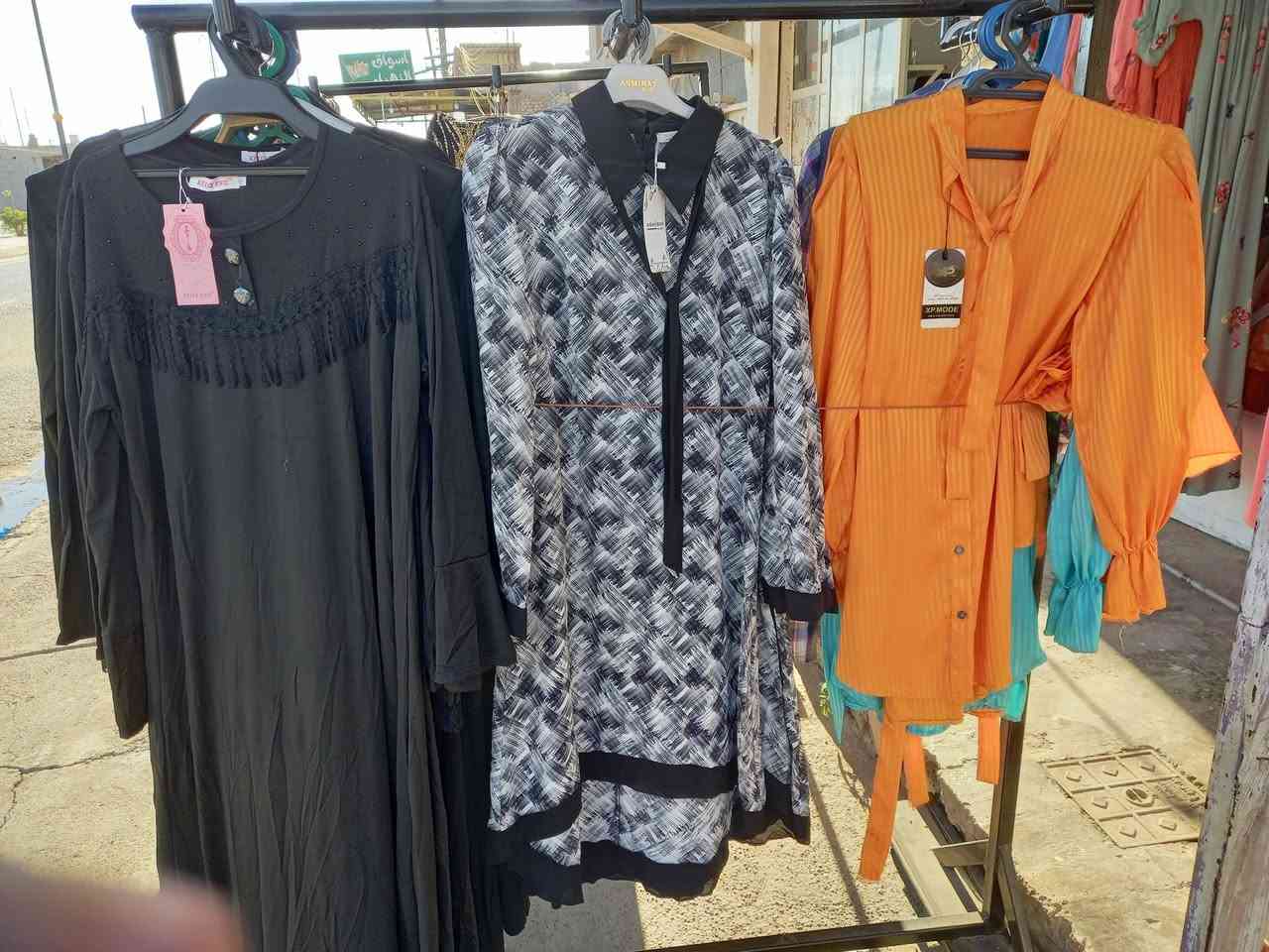 عرض خاص 
شهر رمضان وقرب عيد الفطر المبارك تفليش الاسعار فساتين وقمصان نسائية وبنطلونات قماش كوباي وجلد وكتان مطاط وبكافة الالوان والأحجام سعر القطعة ٥٠٠٠ الاف  دينار فقط زورونا ستجدون مايسركم قضاء بلد شارع الأمير مقابل بيت وعيادة الدكتور الجراح قاسم حاتم القيسي ويتوفر توصيل قضاء بلد وكافة المحافظات للتواصل الاتصال واتساب 
***********
تابعوا التعليقات 🤔
