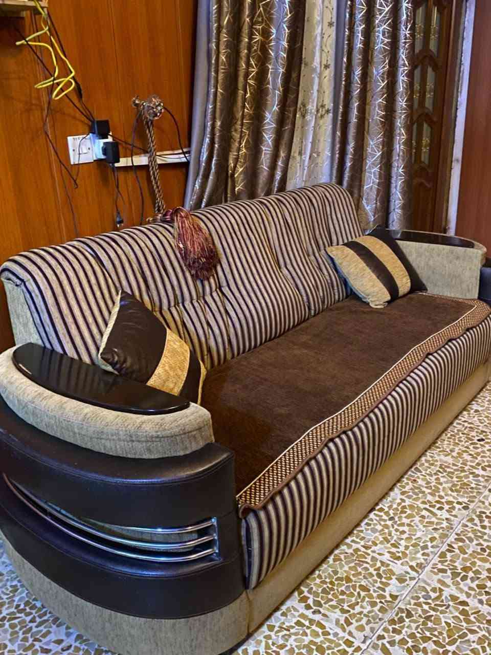 طخم تركي 2 كبار وحده وسط و2 صغار السعر 200 وبيه مجال ***********
