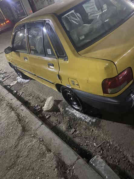 السلام عليكم سايبة موديل2012سيارة بلادية كل شي مابدل بيه تبريد شغال لايت زنون سنتر لوك تخم تاير جديد السعر27 بغداد الدوره الرقم ***********
