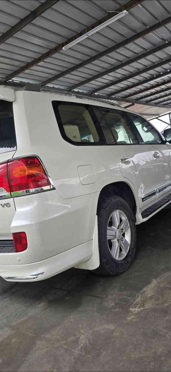 للبيع او المراوس حسب القناعة
لاندكروز 2015 بريم اصل 
بيه سونار بالمنشور 
ماشيه ١٢٠
Gxr v6
مكينة ستة سلندر
رقم بغداد الجديد سنوية وهزة جدد باسمي
فول مواصفات 1/1
كتلوكات شركة بيها 
سبير وعدة مال شركة 
مكينة كير حداديه  باتري كهربائيات كلهن جدد 
كفاله عامة من كلشي 
المواصفات:-
سلايد فتحة
ثلاجة 
كشنات جلد اصل بيجي 
كشنات كهربائي ثلاث دكم
شاشة + كامرة + حساس امامي خلفي كلهن بلاد 
تحكمات ستيرن 
مري شفط
8 ايرباك 
سبعه راكب
نظام فور ويل   
تشغيل بصمة وابواب وجنطة
والخ من المواصفات المعروفه……..
قليل بهل نظافه وبهذا الموديل
السعر 440$ وبيه مجال 
رقمي *********** مكاني الديوانيه قضاء عفك
