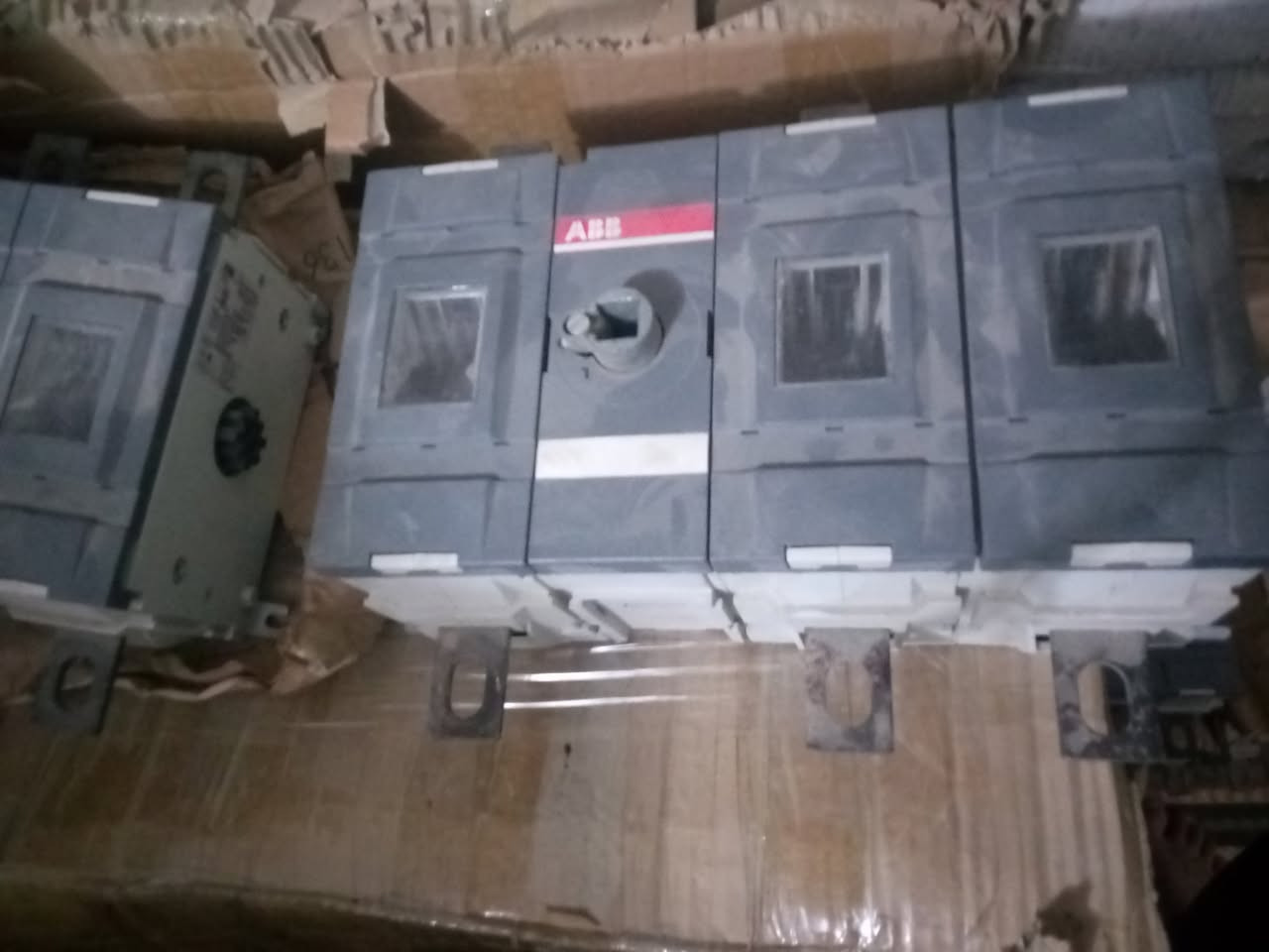 سلام عليكم ورحمه الله وبركاته 
يوجد لدينا جنج اوفر طفاء وتشغيل 
400 امبير نوع ال ABB يطالي 
جديد باكيت اصلي معه ضمان سنه 
السعر جمله 35 دولار ارخص الاسعار التنافسية 
الاستفسار *********** يوسف الكعبي 
خدمه توصيل جميع محافضات العراق 
العنوان بغداد الشورجه عكد النصارى
