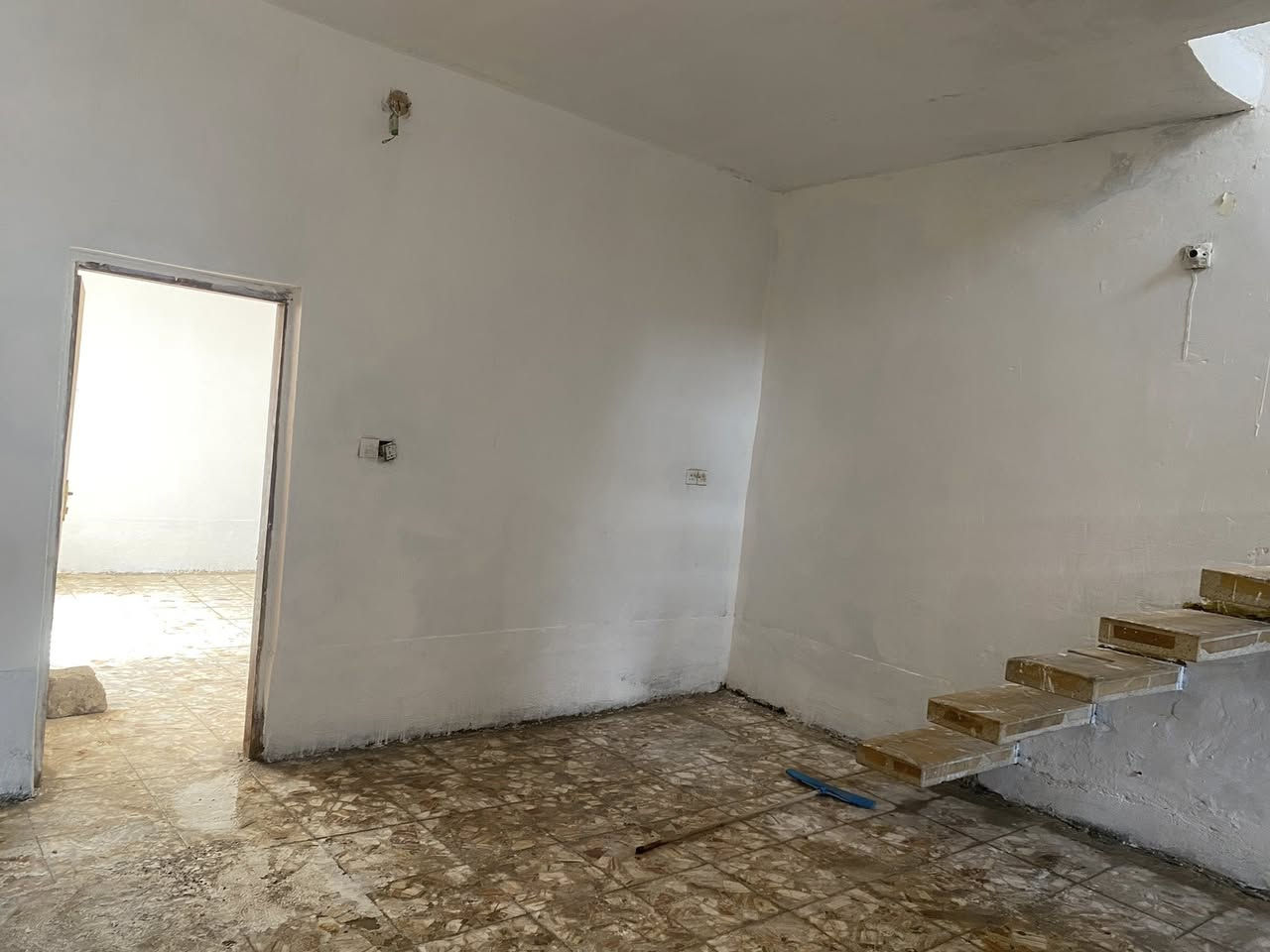 دار سكن الايجار
حي الزهراء خلف المعهد التقني المساحة110متر
غرفة صالة مطبخ طارمة
صحيات ***********
