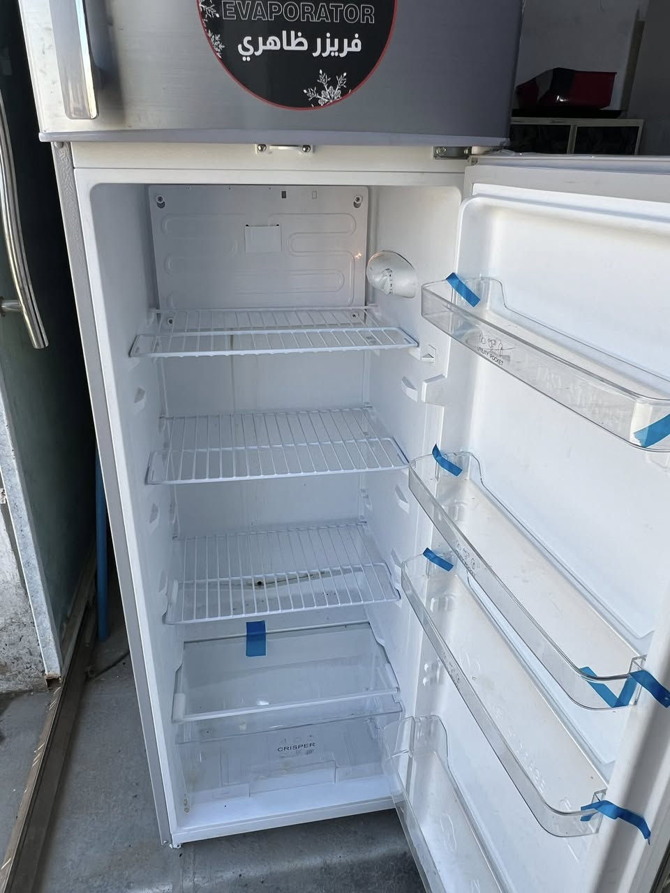 الثلاجة جديدة ستعمالها اقل من سبوع حته الليبلات بعدهن السعر 250 وبيهه مجال الطباخ نضيف كلش حته فرنه ممشتغل السعر 200 وبي مجال العنوان السيديه الهاتف ***********.
