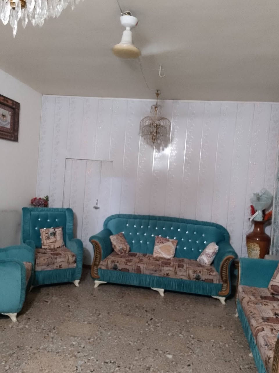 تخم نضيف جداا مع ستائر بسعر 250بي مجال اتصال على الوتساب ***********
