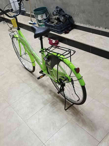 السلام عليكم بايسكل للبيع بناتي حجم 26 المكان كوت حي الحكيم نزلت الوائليه السعر  135ا  بي مجال   رقم الهاتف ***********
