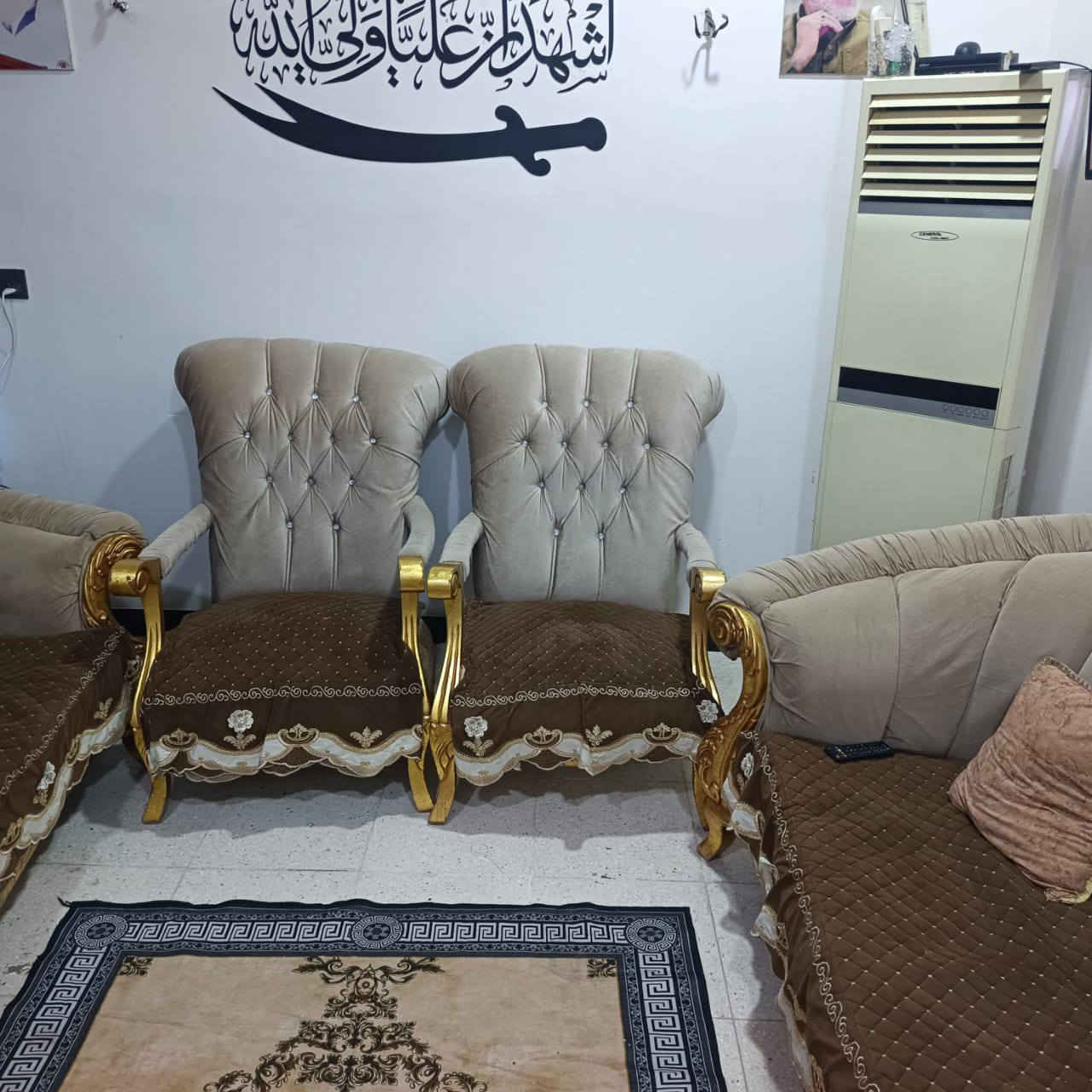 تخم 10 مقاعد نضيف جدا بدون أضرار تجي تشوفه خير من الله بدون شك وبدون كسر  مكاني البياع *********** سعره 325 وبي مجال للشراي تخم أمانه الله جديد
