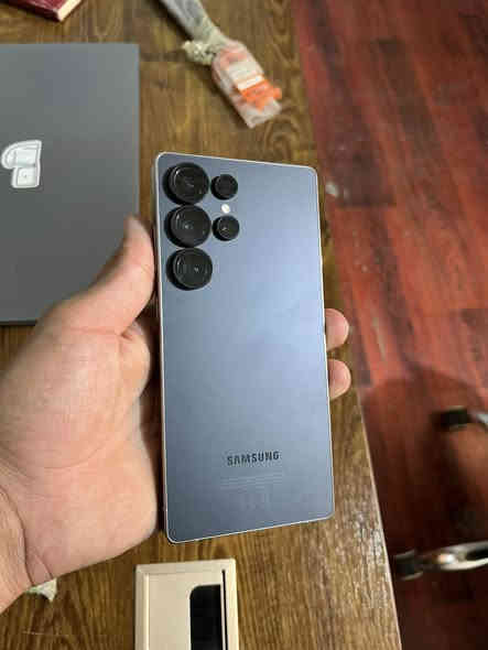 السلام عليكم s25الترا مصارلي شهر من أخذته بعده بالضمان نظافه ١٠٠٪؜ ذاكره ٥١٢ 
الرام ١٦ شوفت عينك الجهاز يخبل بس اني متعلم للايفون ف اريد أبيعه  
مكاني بغداد الحريه 
واتساب واتصال ***********
