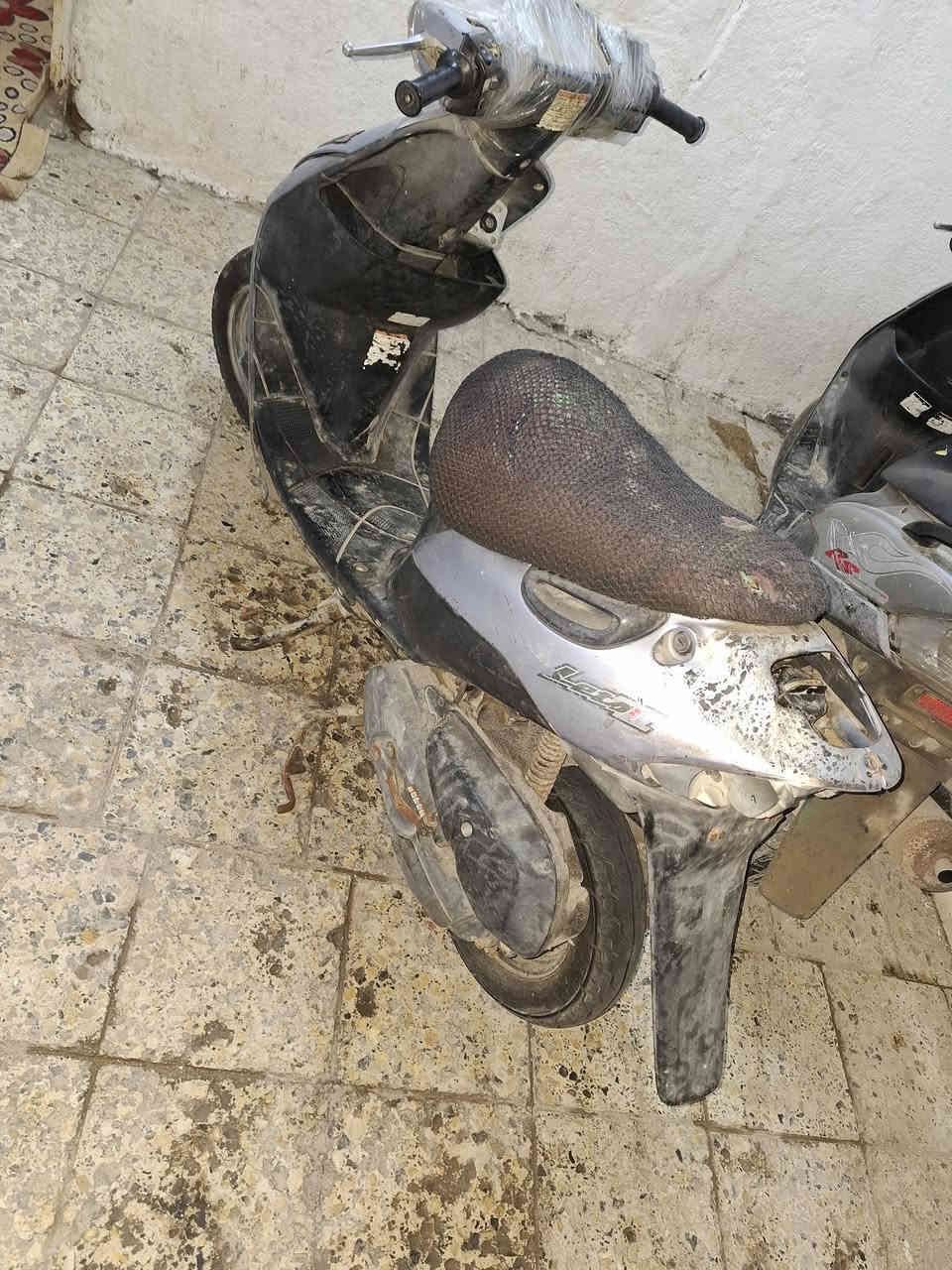 دراجه للبيع شغاله كلشي مابيها متروكه صالها شهر تجي تشغل وتروح ابيع كوم حديد سعر 150وبيها مجال/شراي يتصل***********
