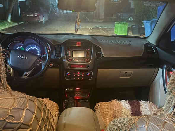 سلام عليكم 
كيا سورنتو v6 
فول مواصفات محرك 6 سلندر خليجي  رقم شمالي 
سنويه يخلص اب 2026 
السياره فول بدون سلايت ماشيه 158 الف كيلو 
سياره بي تعديل باب سايق و خلف السايق  موضح بل صوره كير محرك شرط صدر امامي خلفي شرط كلها جديد مابي مصرف مكان سياره كركوك 
*********** اي استفسار سعر السياره 21 الف
