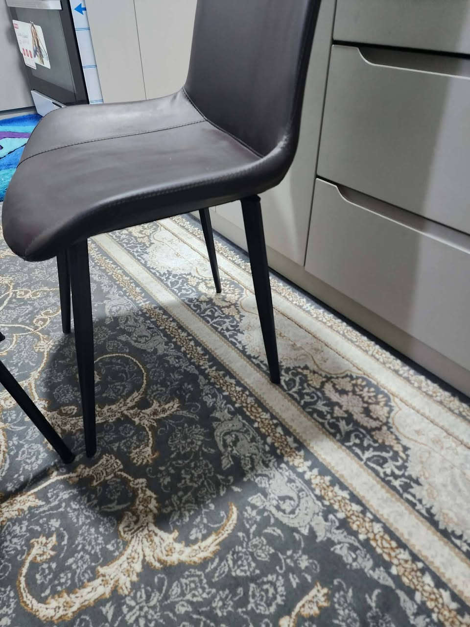 ميز طعام مرمر ثكيل أخو الجديد...
 ويا نايلون ثخين شفاف للحفاظ عليه
قياسه العرض ٨٠ والطول ١٤٠
و 6 كراسي السعر 225
العنوان بغداد حي الجهاد


**إذا كنت صاحب هذا الإعلان وتريد حذفه لأي سبب، رجاءا أرسل رسالة إلى الدعم الفني**