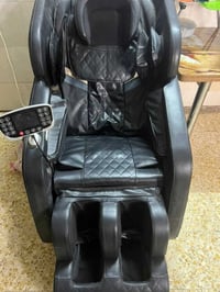 للبيع كرسي مساج لكل وضعيات الجسم  07766307256