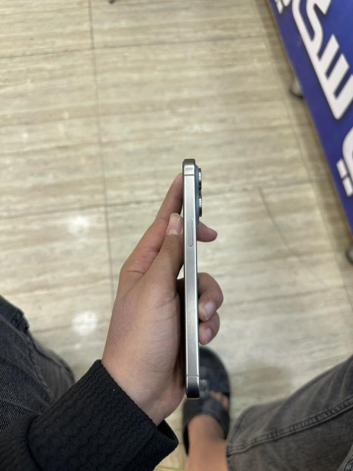 ايفون 15 برو ماكس عربي شرق اوسط           بطارية 87 ذاكرة 256 لون تيتانيوم كامل ملحقات للاستفسار   (***********)
