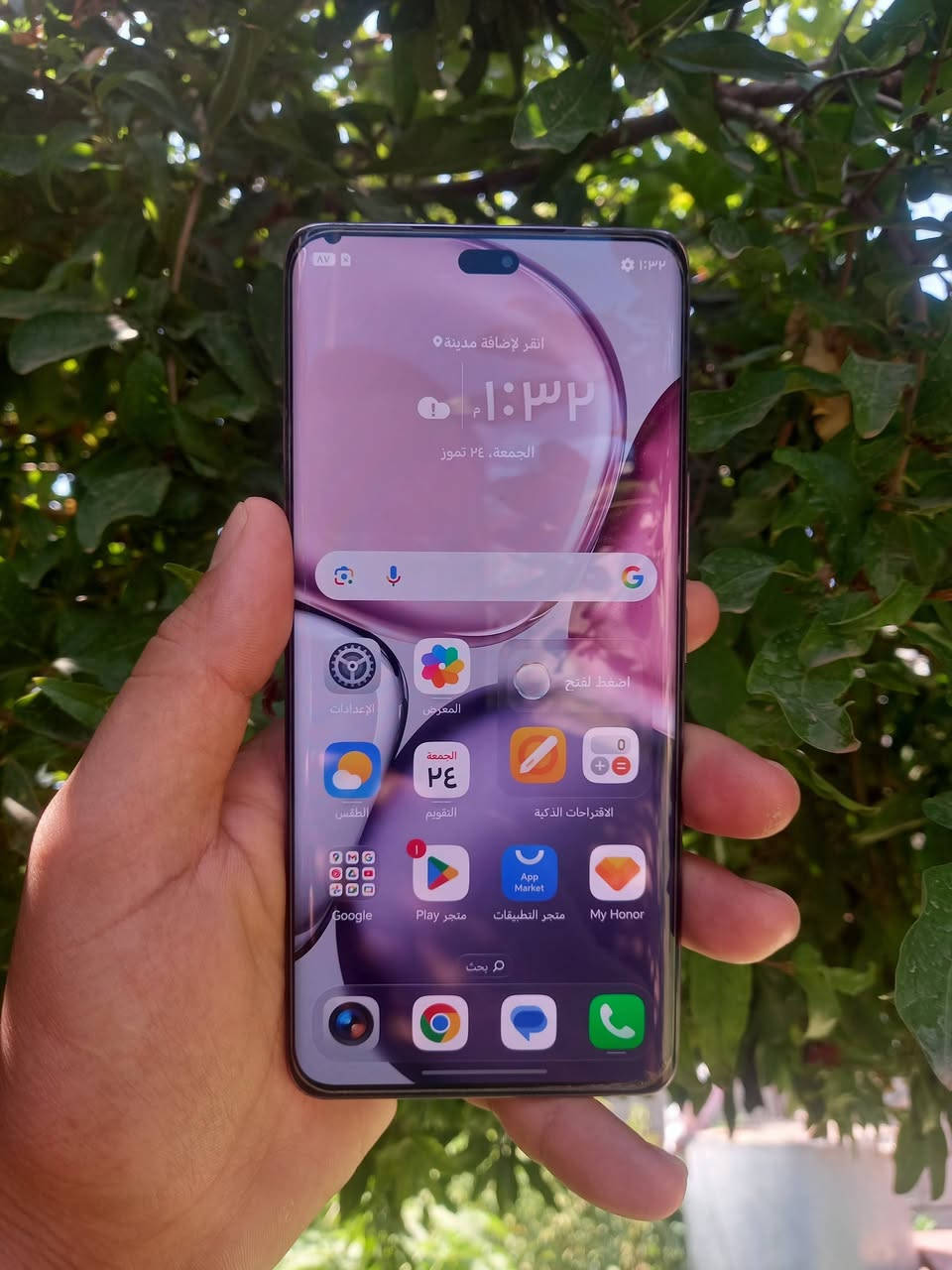 متاح HONOR9Cذاكره256رام12+12
جهاز شرط فقط بي هاي الملاحظه مثل ما واضح بالصور نقطه بسيطه كلش بطرف الشاشه وجهاز ضمان وكفاله من كل خلل او عيب ثلاث ايام ...
سعر 325معا كارتون وملحقاتها كامل
تواصل خاص***********
المواصفات الرئيسية للجهاز
الشاشة
: منحنية من نوع AMOLED بمقاس 6.78 إنش، تدعم معدل تحديث 120Hz وسطوعًا عاليًا جداً يصل إلى 4000 شمعة.
المعالج
: من نوع Qualcomm Snapdragon 6 Gen 1 بدقة تصنيع 4 نانومتر.الذاكرة العشوائية: 12 جيجابايت فعليّة، وتدعم ميزة توسيع الرام (RAM Turbo) لإضافة ذاكرة افتراضية إضافية.
البطارية: 
ضخمة بسعة 6,600 مللي أمبير تدعم الشحن السريع بقوة 66 واط.
الكاميرا الخلفية
: أساسية بدقة 108 ميجابكسل تدعم التثبيت البصري (OIS)، مع كاميرا واسعة بدقة 5 ميجابكسل.الكاميرا الأمامية: بدقة 16 ميجابكسل.المتانة: 
الهاتف معزز بتقنيات متطورة لمقاومة السقوط من ارتفاع يصل إلى مترين، ومقاوم للماء والغبار بمعيار IP65M.
