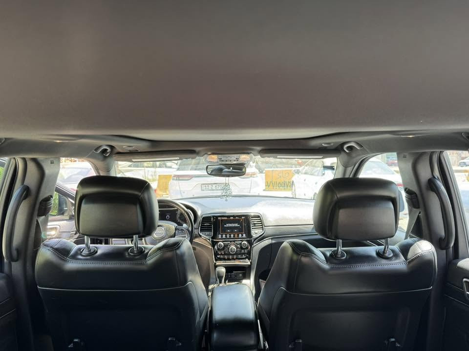السلام عليكم  للبيع Jeep limited X 2020
للبيع جيب لمتد اكس اعلى مواصفات 
مكينة ٨ سلندر هيمي ٥٧٠٠ 
عداد ٧٨ الف كيلو 
٣ قطع صبغ 
المواصفات 
كشنات جلد اسود +الامامي كهرباء وخزن +تدفئة
رادار امامي وجانبي 
نظام قيادة ذاتي 
حساس امامي وخلفي
بانوراما 
تدفئة ستيرن 
صندوق كهرباء
وبقية مواصفات الفوول بس بدون جكات 
كير ومحرك كفالة 
السيارة جاهزة وبدون نواقص ولااعطال 
السعر ٢٢٥ وبيها مجال 
اتصال +واتساب ***********

