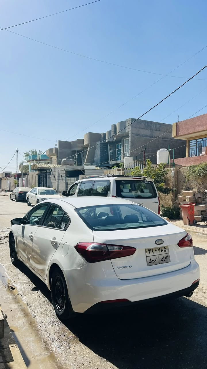 السلام عليكم سيراتو 2013 شكل 14
جاهزة كير محرك مكفولات بيها جاملغ امامي صبغ بدون دواخل بسم كردي تريد تحويل تريد وكالة سعر 113 وبيها مجال  هاتف ***********واسط الصويرة
