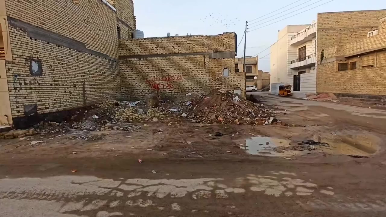 سلام عليكم ورحمة الله وبركاته 
 قطعة  100م ركن مربع 10x10 منطقة حجي حسن الثانية للبيع قريب الڤيلا موقعها موضح بالفيديو للاستفسار والسعر اتصل على الرقم ***********
