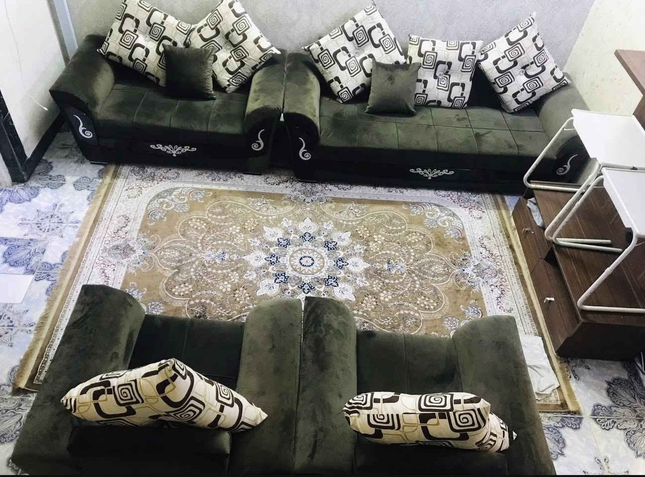 للبيع تُخم قنفات 8 مقاعد ( 8 نفرات) تُركي الاصلي خشب زان مُسلح مو خشب سكيبات وكارتون اصعد كمز علية يلا تاخذة .. استخدام نظييف جداً ومحافظين علية بدوون اي كسر او شك
مكاني بغداد 
***********
