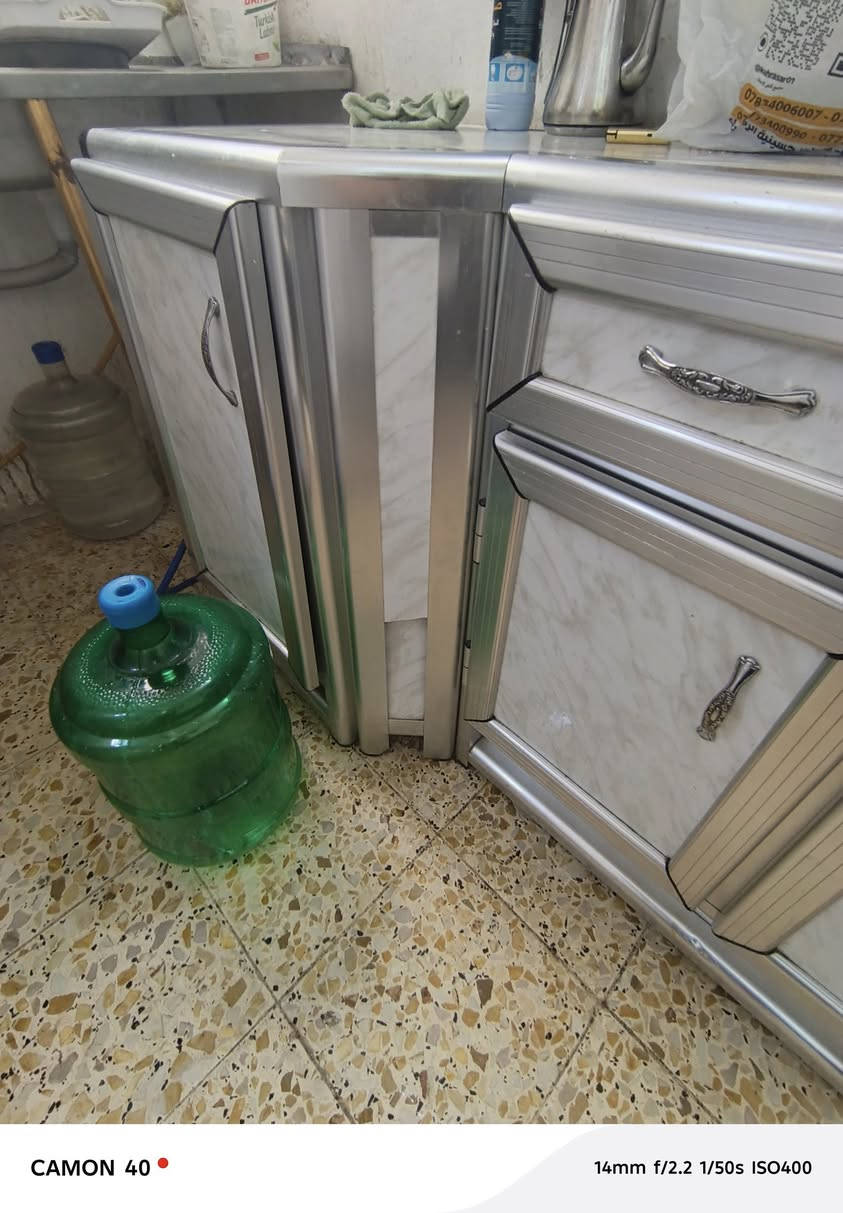 سلام عليكم كاونتر لبيع قطعتين بدون سنك واضراره موضحه بصوره
 ١٥٠ اوبيه مجال طابق الفوك كلش نضيف والجوه هم مجرد هااي لاضرار


**إذا كنت صاحب هذا الإعلان وتريد حذفه لأي سبب، رجاءا أرسل رسالة إلى الدعم الفني**