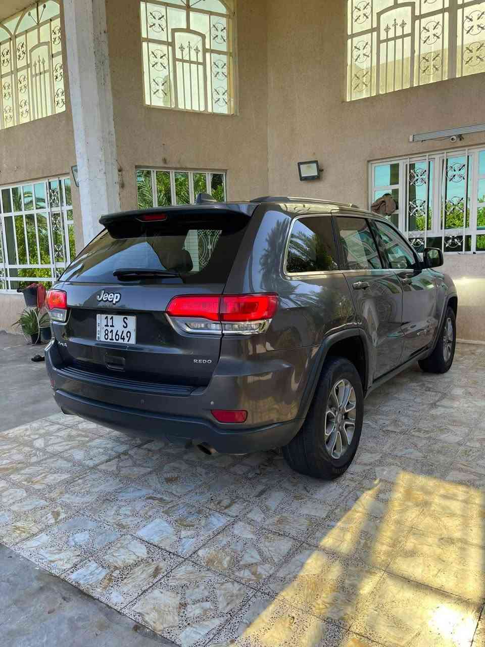سلام عليكم جيب لاريدو موديل 19 نص فول سيارة جاهزة من كل نواحي سيارة بيها بنيد صبغ  فقط بدون دواخل مكان بغداد الراشديه رقم***********
