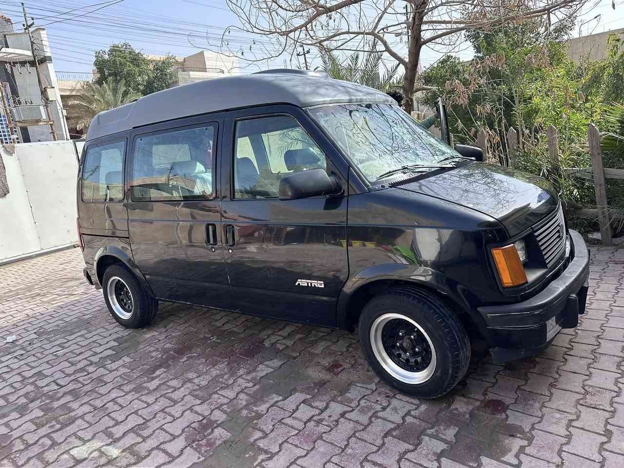 شفر ليت استرو 1994سياحي بلاد 
كير محرك بلاد 
رقم دولي جديد هزه جديده باسمي 
مكاني بصرة هـ***********
السعر 57
