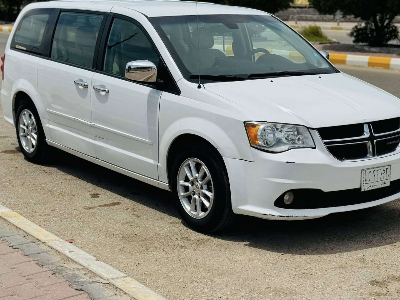 السلام عليكم دوج كرفان 2014 رقم بغداد مشروع وطني باسمي تحويل ثاني يوم السياره حادثها جاملغ وبنيد وبيها طخه موضحه بالصور تبريد جديد 3قطع سياره خير من الله  جاهزه حداديه نص عمر الشراي يتصل ويدلل سعرها 130وبيها مجال قليل *********** مكلف بالنشر مايعجبك المنشور لاتعلق لاتكسر بحلال العالم.
