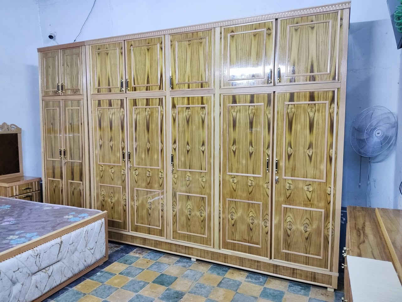 غرفه نوم جديد 
العنوان حسنكوي قرب جامع النور 
***********
***********
