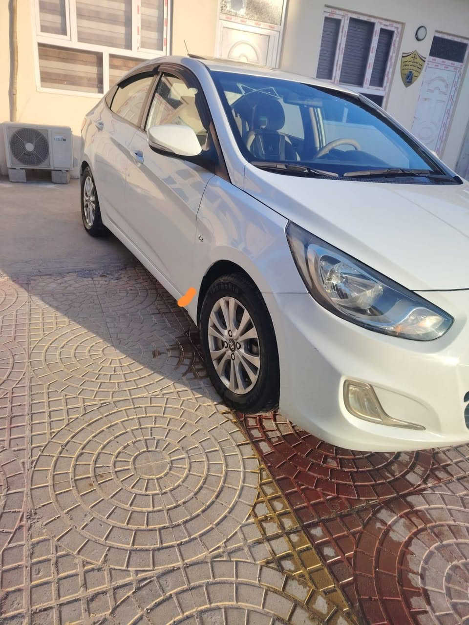 سلام عليكم
للبيع فقط اكسنت 2013 بلو 
مكينه 1600 دوش دبل قطره شرط لافتح ولاتنقيص ولاتبخير
السياره كلشي بيه على وضع الشركه 
ماشيه 141 فقط 
سنويه وارقام كله جديد بأسمي شخصيا شرط التحويل 
السياره تخم تاير حداده من كلشي جاهزه ترايك وين ميعجبك السياره استخدام موظف 
 بيه صبغ مكان الطفاريت الجهتين فقط ومأشر عليهن كد شبر فقط الباقي كفاله 
العنوان موصل جانب الايمن 
السعر 115 وبيها مجال
التفاصيل. ***********
***********
