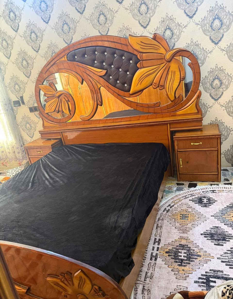 السلام عليكم 
غرفة نوم نظيفه جدا 
المكان جسر ديالى 
السعر ٦٥٠ وبيها مجال 
***********
