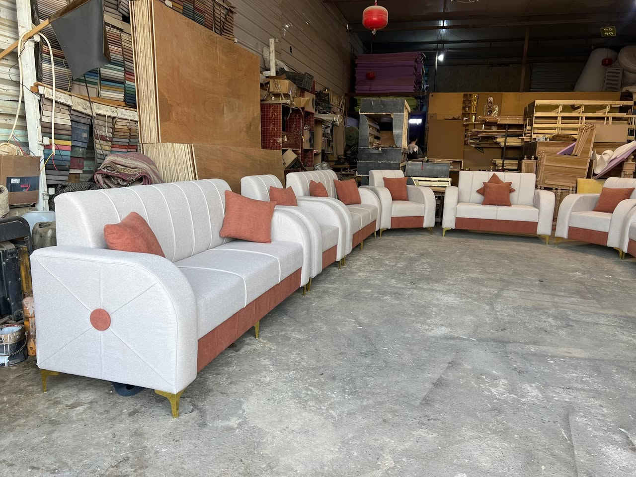 ‏بسم الله وعلى بركة الله 
 طلب احد الزبائن تخم 14نفرات  🤗

يقدم لكم معمل قنفات جود🥰
 🥰  كل ما هو جديد ومميز من انواع الموديلات التركيه🇹🇳 والعراقيه🙋‍♂️ عمل القياسات الخاصه والموديلات وحسب  طلب الزبون 🙋‍♂️🌷😍
اجود انواع الاقمشه 🙋‍♂️
خشب روسي 🇷🇺
اسفنج عراقي ضمان 🙋‍♂️
مع العمل على صيانة وتجديد القنفات القديمه 
اسعار منافسه وجيد 🤗
تفاصيل اكثر مراسلة الصفحه او التصال على الارقام التاليه 
*********** //***********. (أبو جود) 🙋‍♂️⚘⚘
الشارع العام  مقابل بانزين خانه الحكوميه مجاور المحكمه
